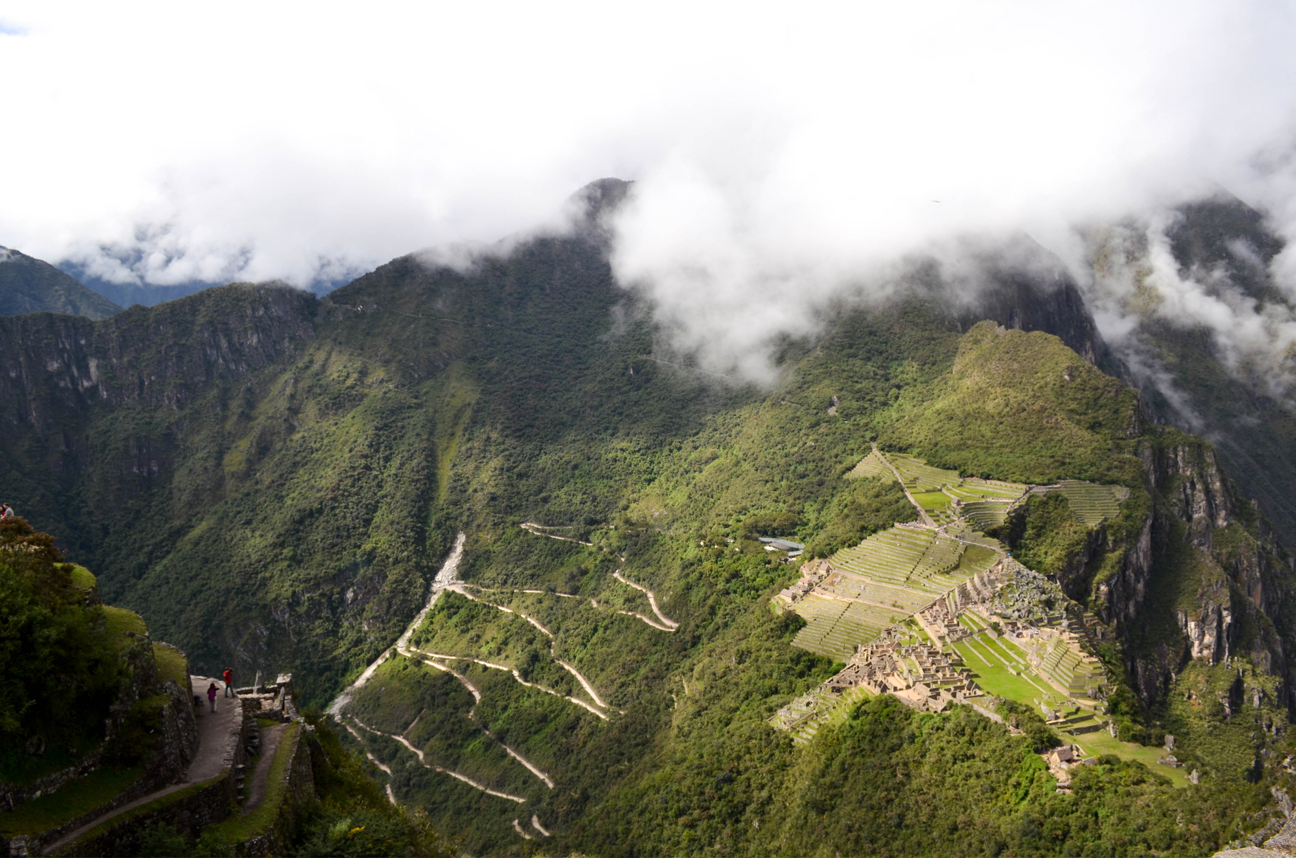 Vista dela ciudadela inca desde la Montaña Huayna Picchu